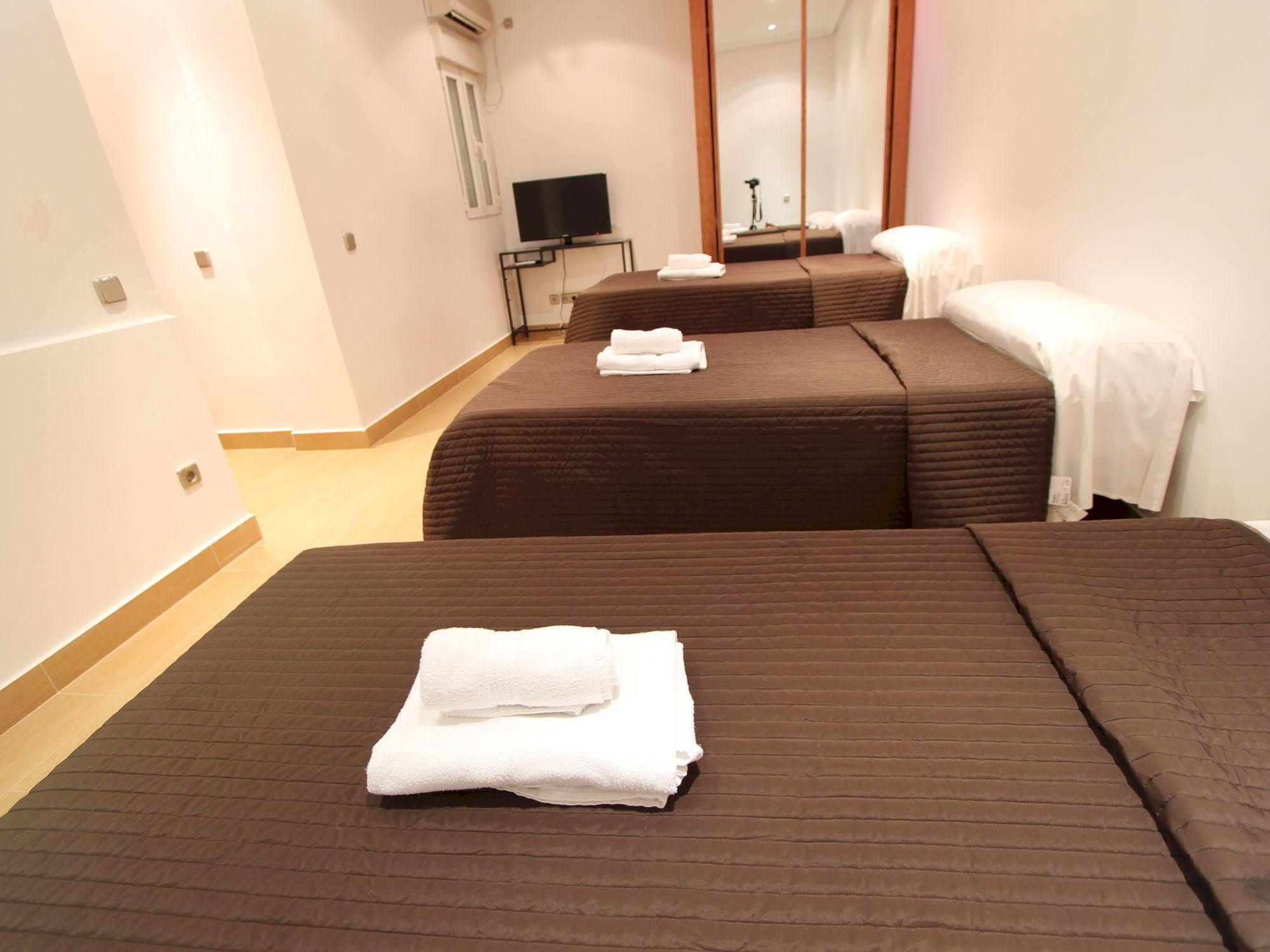 Apartamentos Good Stay Prado Madrid Dış mekan fotoğraf