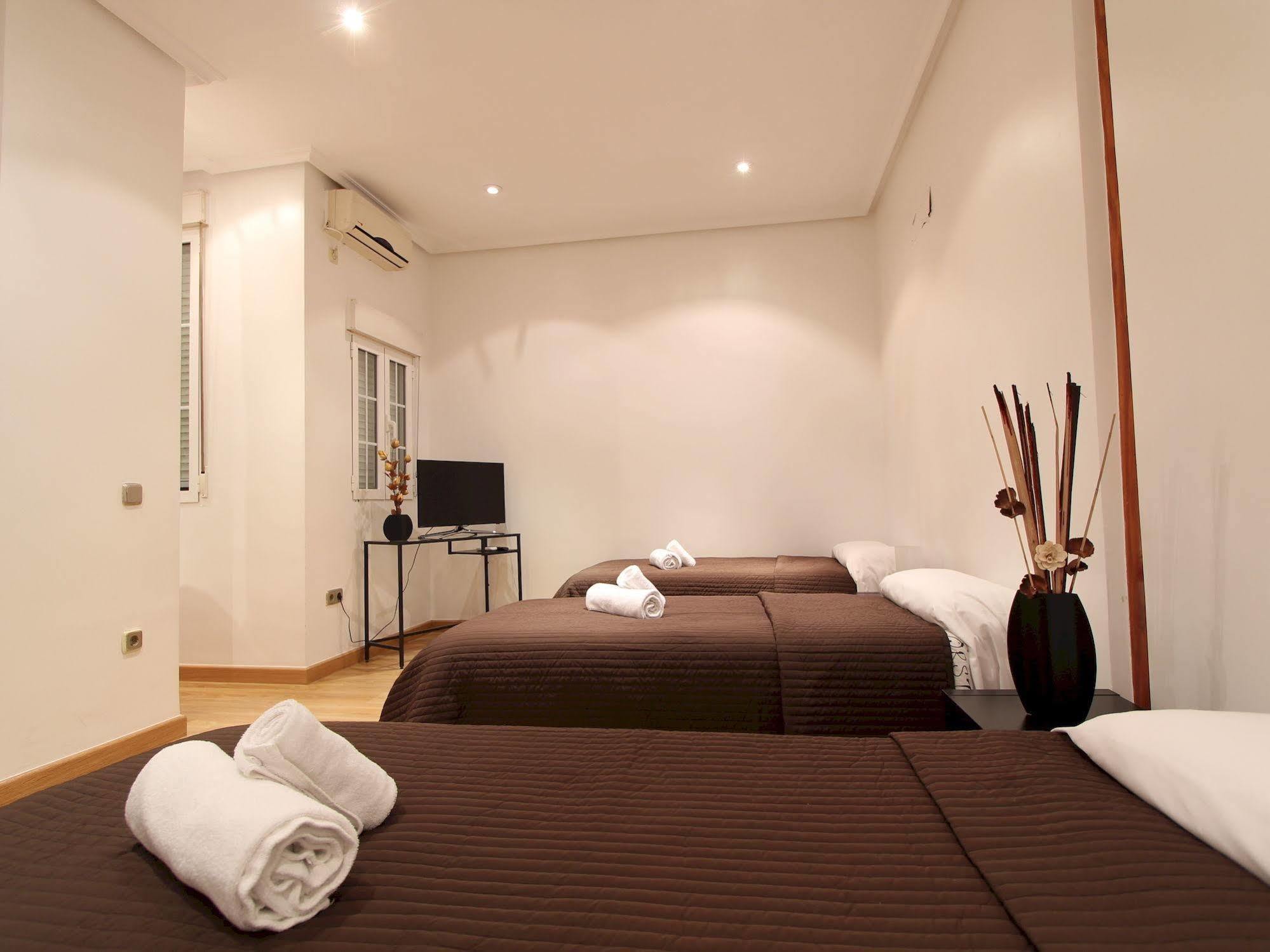 Apartamentos Good Stay Prado Madrid Dış mekan fotoğraf