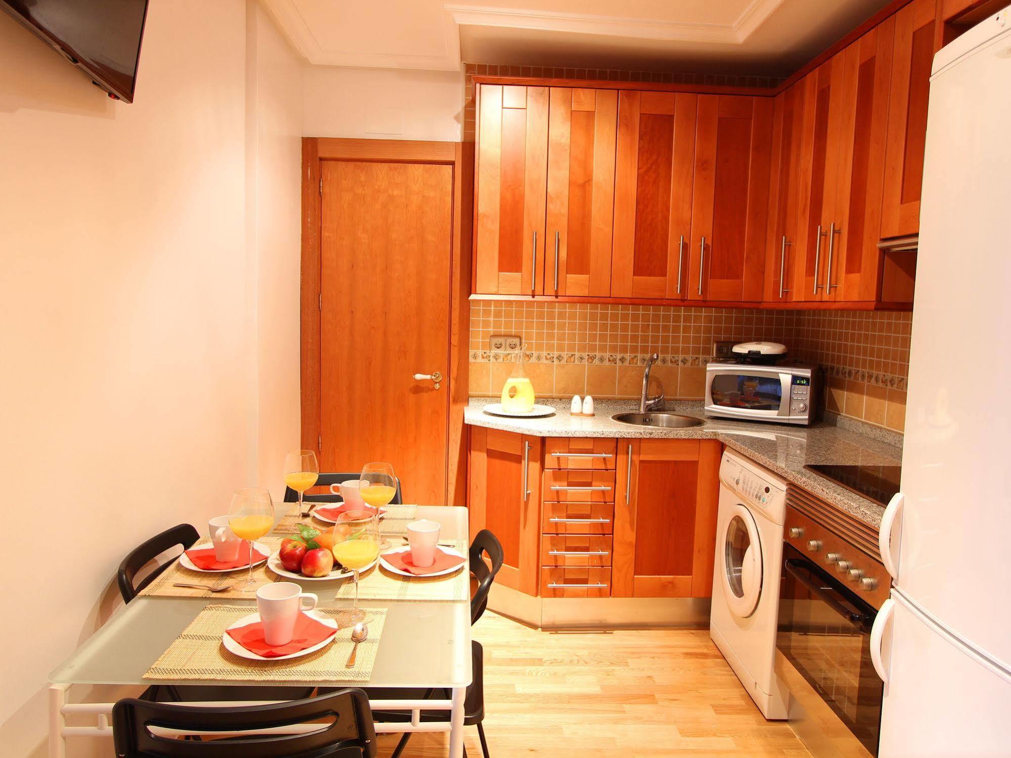 Apartamentos Good Stay Prado Madrid Dış mekan fotoğraf